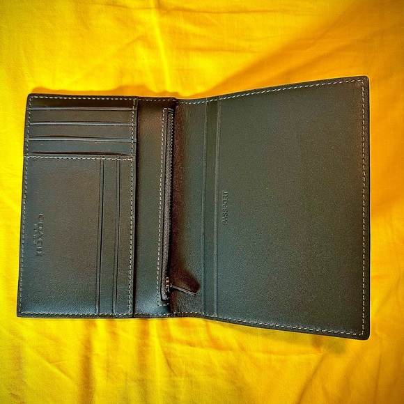 Brand New Coach Travel Set – Wallet, Passport Case, & toiletries bag - Picture 5 of 16